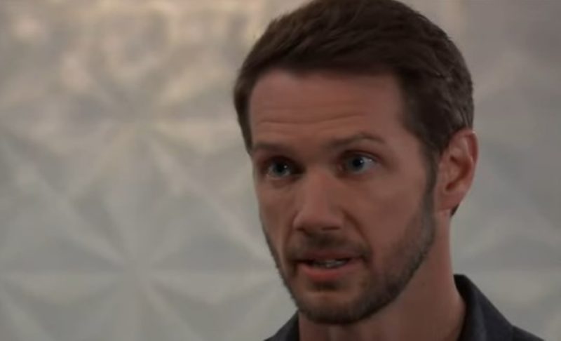 Ator Johnny Wactor aparece em cena na série "General Hospital"