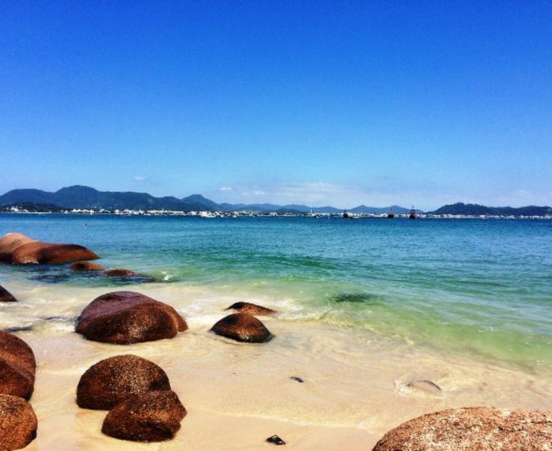 demolição de estruturas próximas a faixa de areia