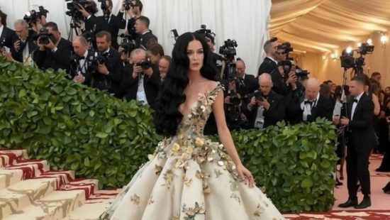 Fotos falsas feitas por inteligência artificial de Katy Perry no Met Gala confudem web