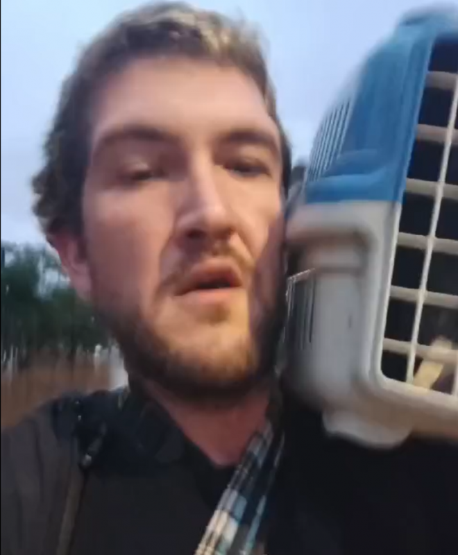 Kevin Brezolin saiu de casa apenas com suas duas gatas o alguns itens pessoais – Foto: Arquivo pessoal/ND