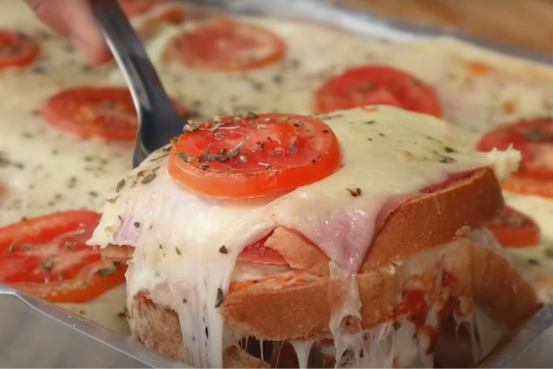 Lanche leva poucos ingredientes como tomate, presunto e queijo 