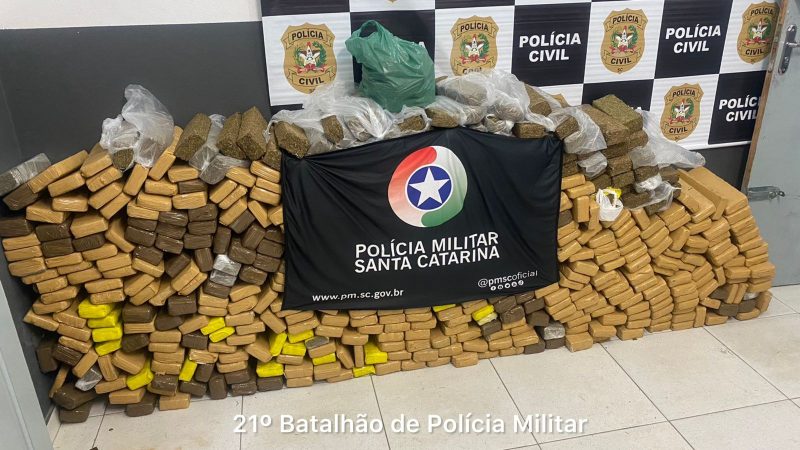 300 kg de maconha foram apreendidos com os suspeitos