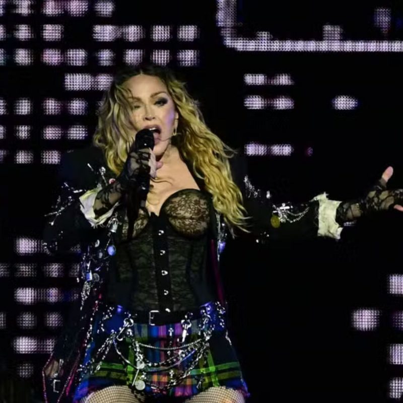 Madonna reuniu mais de 1,6 milhões de pessoas no último show de sua turnê, que aconteceu na noite de sábado (4), no Rio de Janeiro