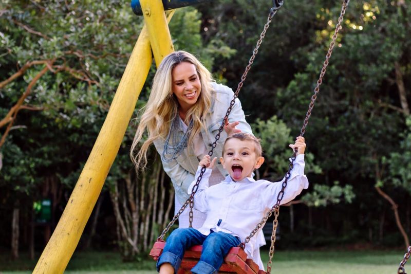 Mulher cria iniciativa de acolhimento para mães em SC