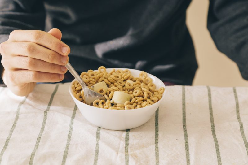 Cereais apesar de serem muitos comuns, são ricos em açúcar adicionado, o que pode não fazer bem à saúde