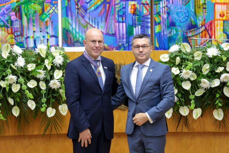 Marcelo Petrelli e Lu&iacute;s Carlos Correia Garcia, presidente da Assembleia Legislativa da Regi&atilde;o Aut&oacute;noma dos A&ccedil;ores – Foto: DIVULGA&Ccedil;&Atilde;O/ND