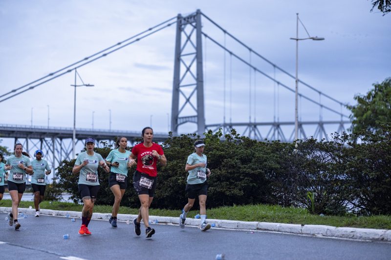 Meia Maratona reuniu mais de 7 mil atletas em Florianópolis &#8211; Foto: Gabriel Heusi/Heusi Action/ND