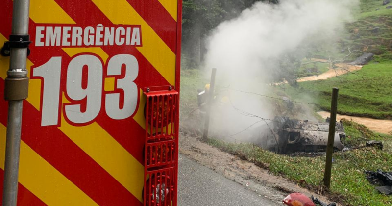 Pessoa morre carbonizada ap&oacute;s acidente de tr&acirc;nsito em S&atilde;o Pedro de Alc&acirc;ntara – Foto: CBMSC / Divulga&ccedil;&atilde;o
