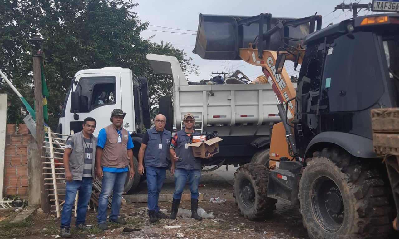 El Grupo de Trabajo contra el Dengue recogió cerca de 7 toneladas de escombros en el barrio de Joinville
