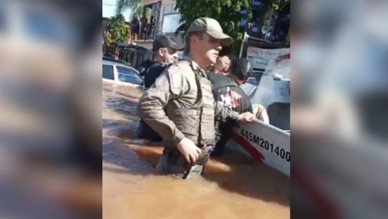 VÍDEO: Porto Alegre vive saques e tiroteio em meio às inundações