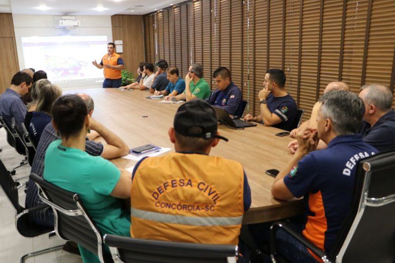 Reuni&atilde;o de emerg&ecirc;ncia aconteceu na manh&atilde; desta quinta-feira (2). – Foto: Prefeitura de Conc&oacute;rdia/Divulga&ccedil;&atilde;o/ND