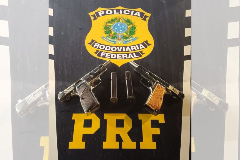 As pistolas foram apreendidas pela Pol&iacute;cia Rodovi&aacute;ria Federal. – Foto: PRF/Divulga&ccedil;&atilde;o/ND