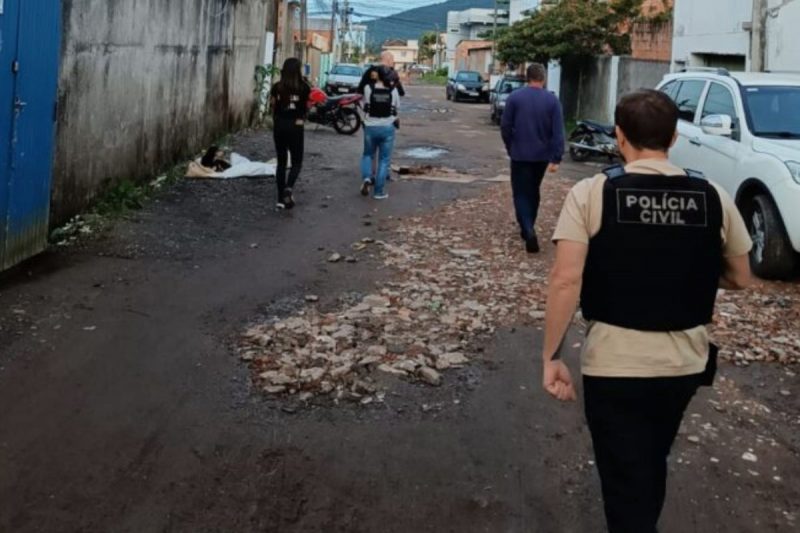 Briga de vizinhos resulta na prisão de dois homens por homicídio