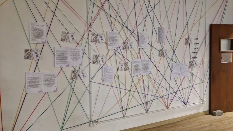 Algumas cartas j&aacute; est&atilde;o expostas e docentes que n&atilde;o se sentirem confort&aacute;veis podem escrever sem assinar – Foto: Laura Vergili/Divulga&ccedil;&atilde;o/ND