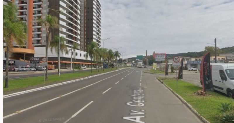 Quadrilha com sete integrantes invadiu loja de Criciúma 