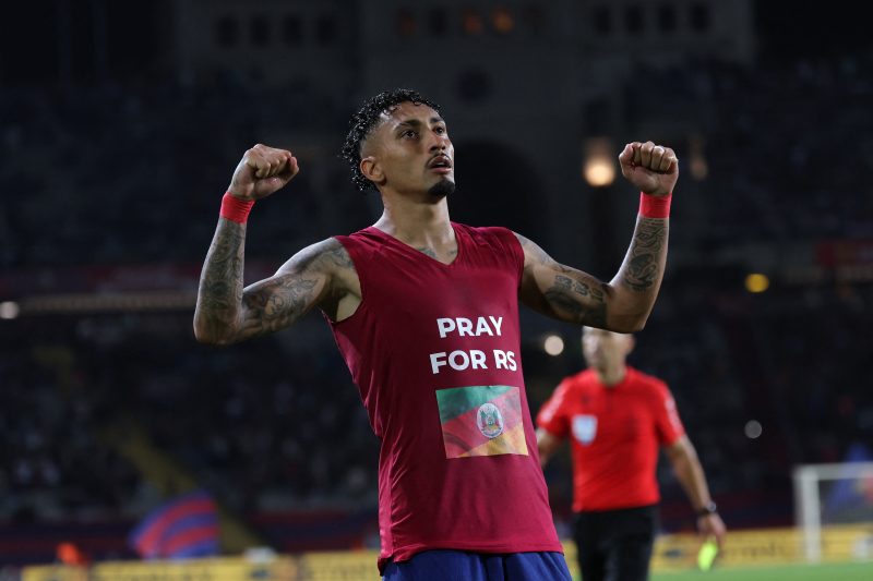 Raphinha exibe mensagem de apoio ao Rio Grande do Sul na camisa