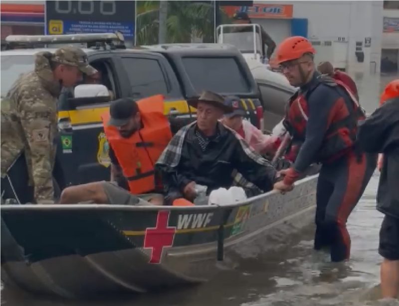 Sem comida e sem água, o idoso foi resgatado na cidade de Canoas 