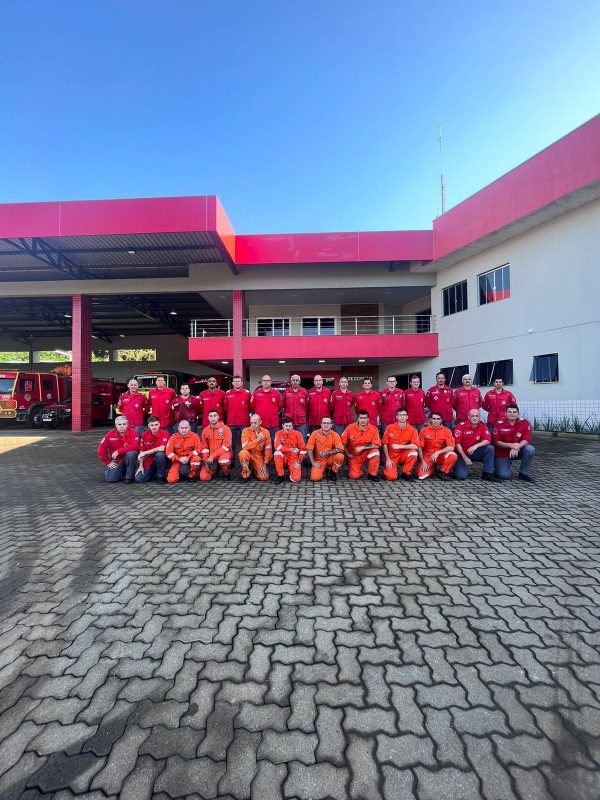 Uma equipe do Vale do Itajaí integra a força-tarefa dos Bombeiros Voluntários de Santa Catarina nos trabalhados realizados no Rio Grande do Sul 