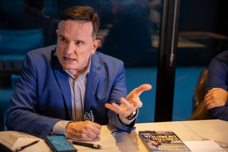 Apresentador e rep&oacute;rter da Record, Roberto Cabrini – Foto: Germano Rorato/ND