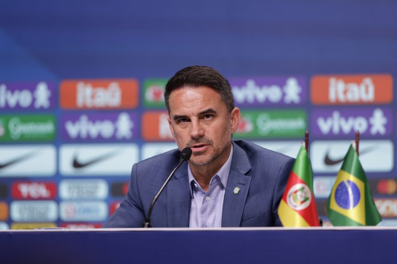 Rodrigo Caetano durante a convocação