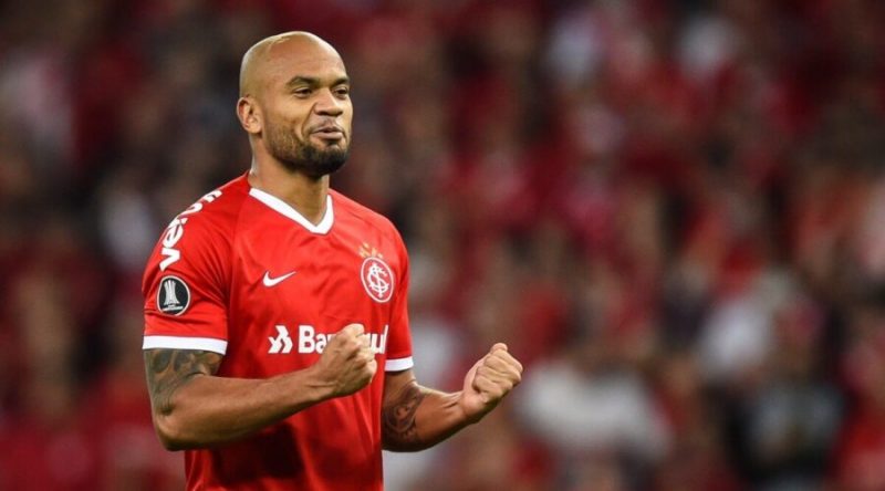 Rodrigo Moledo agora é oficialmente zagueiro da Chapecoense para a Série B