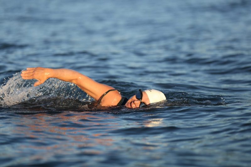 A atleta de SC, Sandra Koch, nadou mais de 36 km &#8211; Foto: Isaías Martins/Reprodução/ND