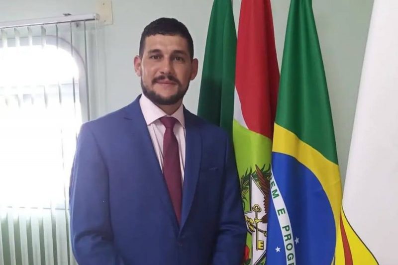São João do Itaperiú tem novo prefeito interino