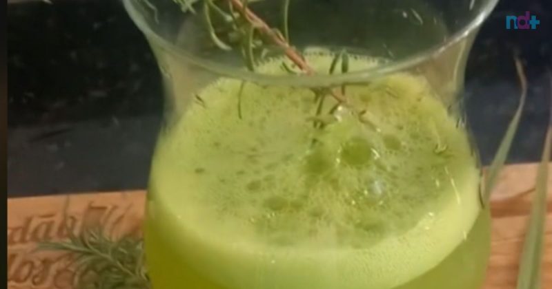 imagem mostra suco que elimina ansiedade e stress recém pronto