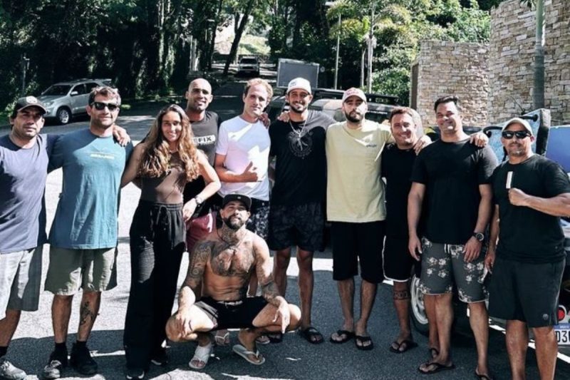 Pedro Scooby e Lucas Chumbo reuniram grupo de surfistas rumo ao Rio Grande do Sul