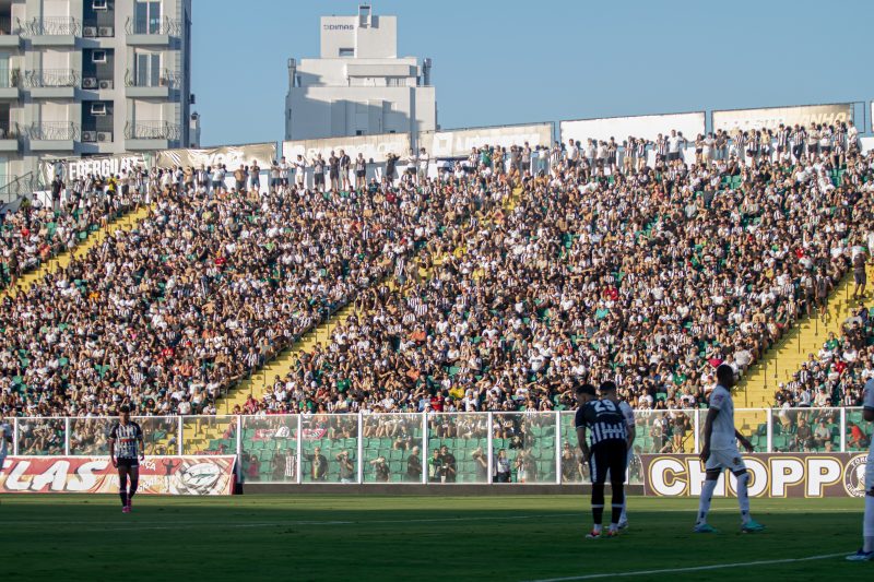 Figueirense encara o São José no domingo com a necessidade de vencer na Série C