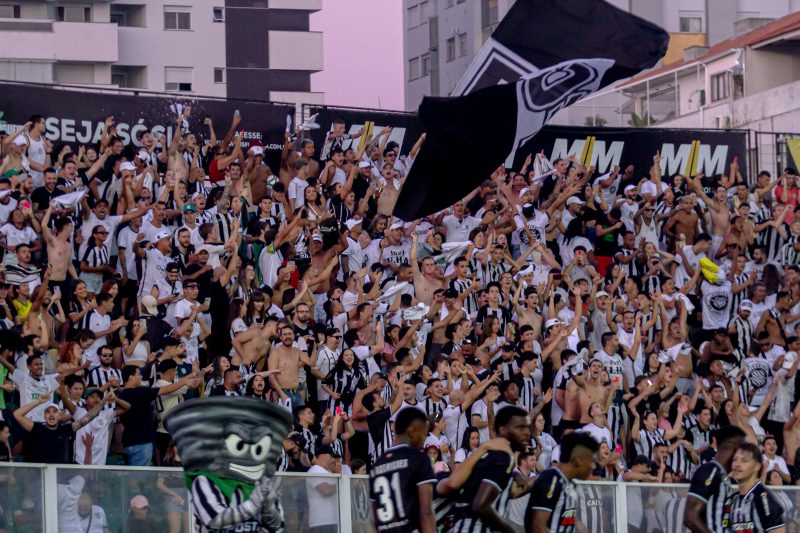 Torcida do Figueirense em jogo no Orlando Scarpelli. Domingo tem a Ferroviária