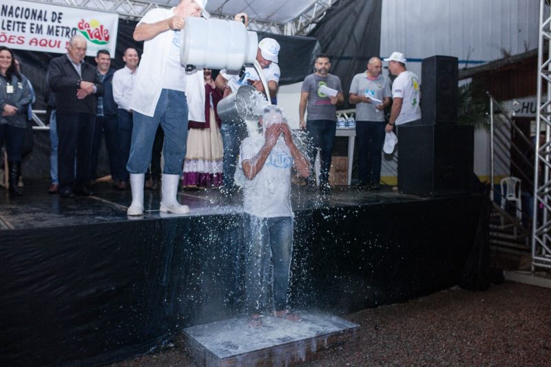 Festa tradicional no Alto Vale tem show confirmado de famosa dupla sertaneja