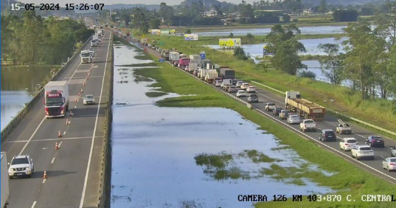 Fluxo na BR-101 no Sul de SC