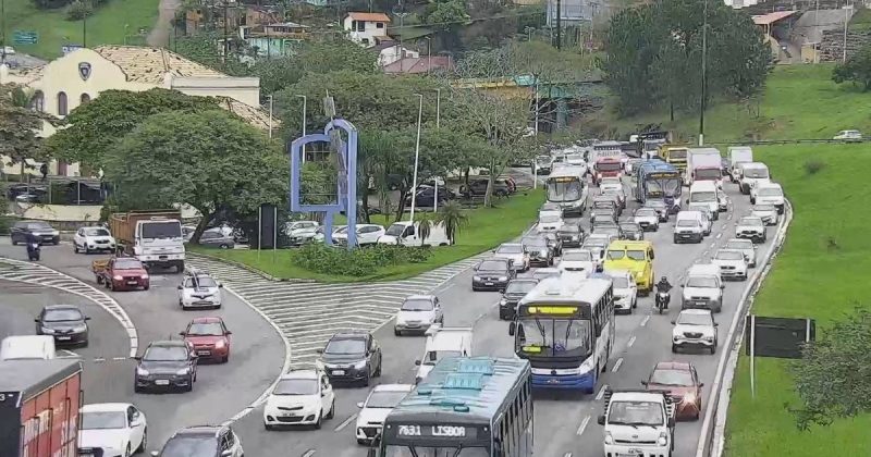 Trânsito intenso em Florianópolis nesta terça-feira
