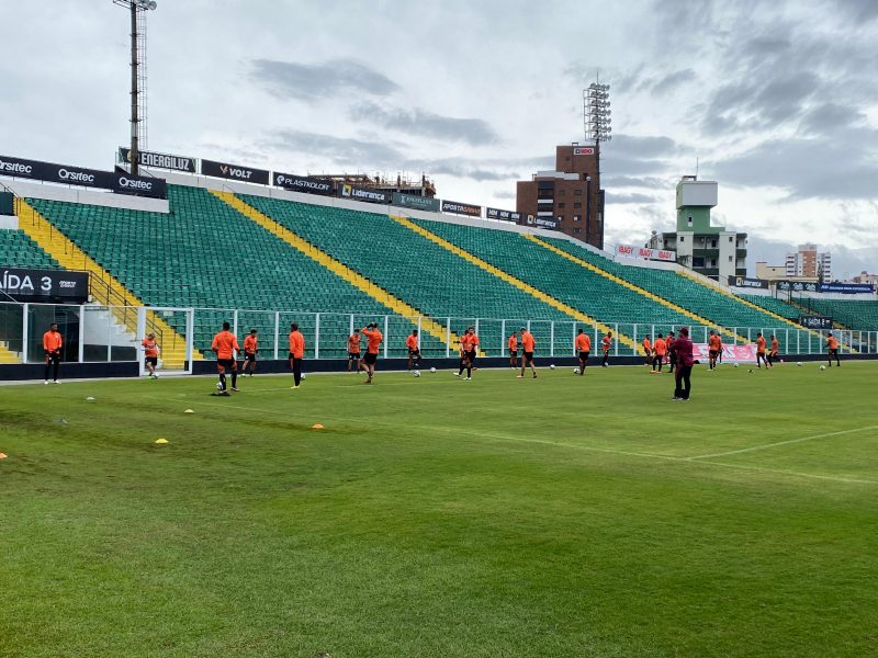 Figueirense tem confronto direto contra a Ferroviária em jogo com casa cheia