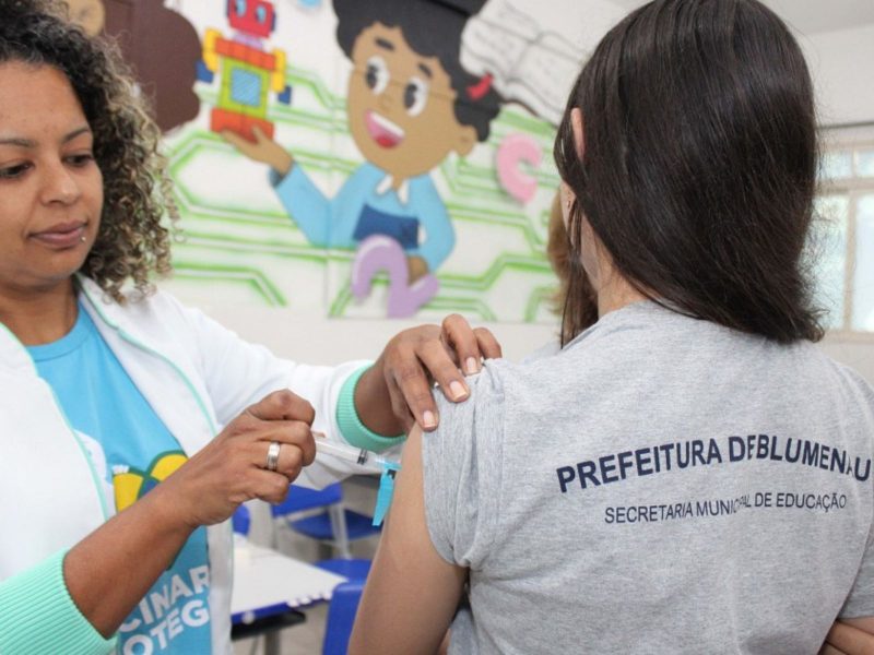 Blumenau montou uma força-tarefa de vacinação contra a gripe para crianças de 6 meses a 12 anos, 11 meses e 29 dias 