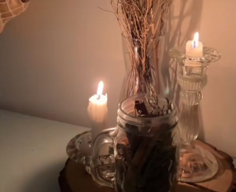 As velas, al&eacute;m da ilumina&ccedil;&atilde;o, tamb&eacute;m exalam perfume – Foto: Micaela di Corrado/Reprodu&ccedil;&atilde;o/ND