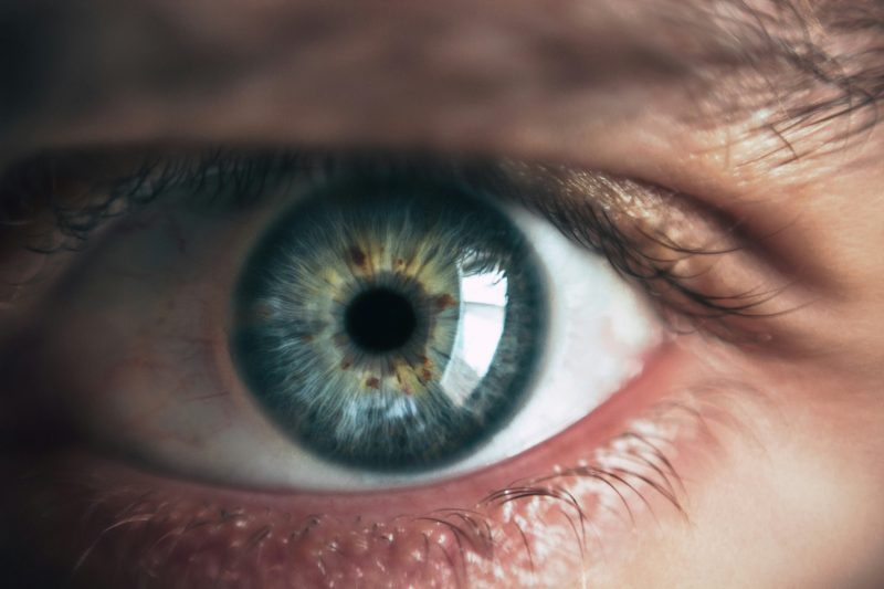 Vírus comedor de olhos se alimentava de jovem de 19 anos
