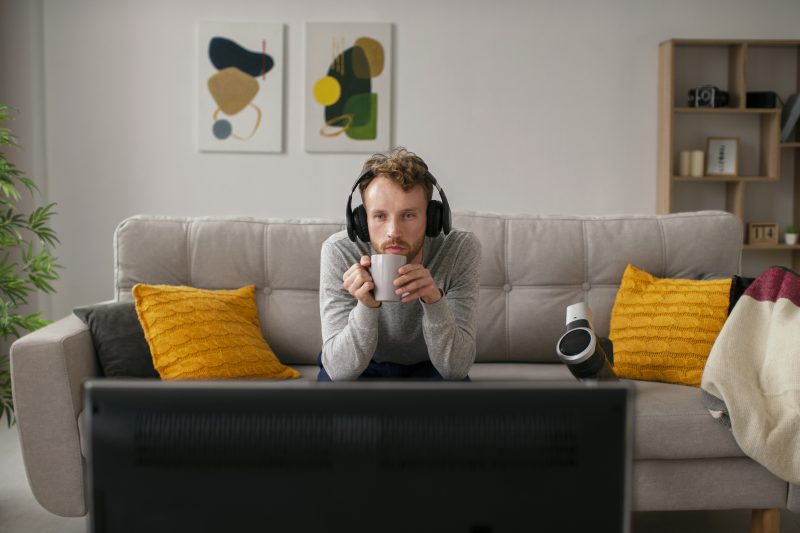 Passar muito tempo sem levantar pode ser prejudicial à saúde