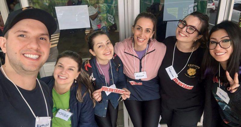 Alguns dos volunt&aacute;rios do projeto – Foto: Monique Mendes/Reprodu&ccedil;&atilde;o/ND