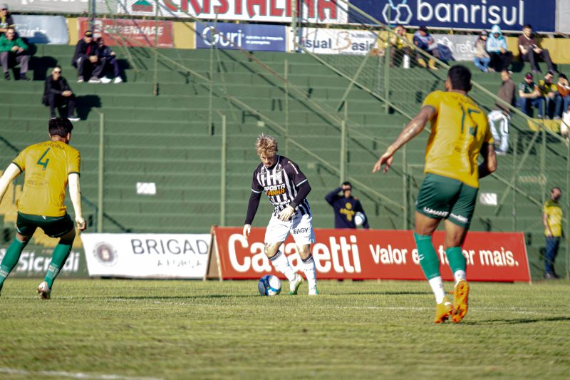 Técnico do Figueirense reclamou muito do gramado em Erechim