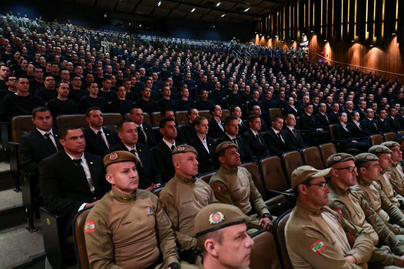 Novos alunos do curso de formação de oficiais e soldados da PM - Foto: Ricardo Wolffenbuttel/Secom/ND