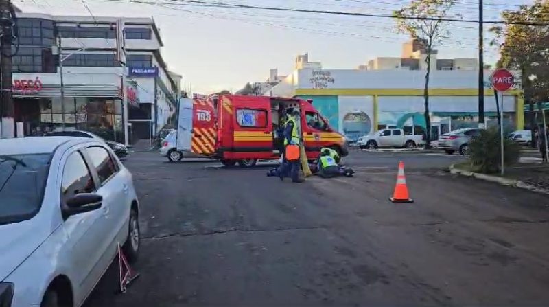 O motociclista ficou ferido 