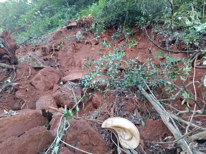 O trabalhador ficou ferido no interior de Riqueza.