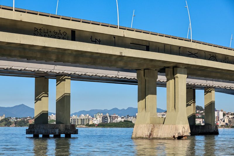 Ponte Colombo Salles precisa ter sua passarela removida