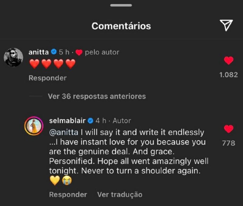 mensagem de Selma Blair com corações vermelhos de Anitta na internet