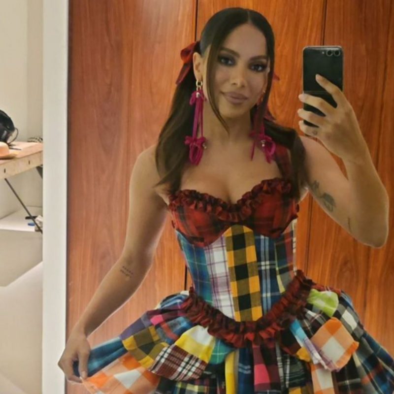 Confira os looks usados por famosos no arrai&aacute; da Anitta – Foto: Divulgado na Internet/Reprodu&ccedil;&atilde;o/ND