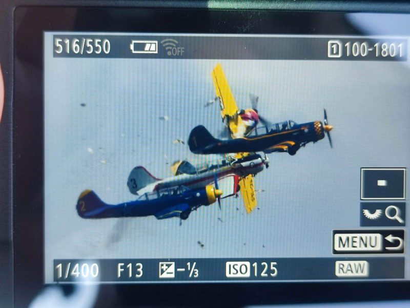 Aeronaves se chocaram durante uma exibição e o piloto de uma delas morreu 