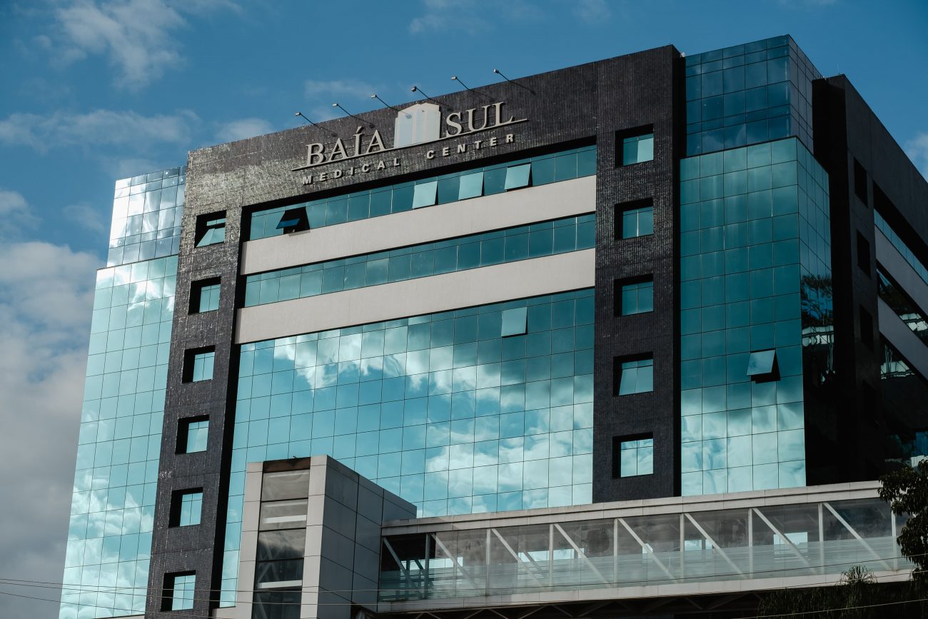 Prefeito foi internado no Hospital Ba&iacute;a Sul com relatos de fortes dores abdominais – Foto: Grupo Ba&iacute;a Sul/Divulga&ccedil;&atilde;o