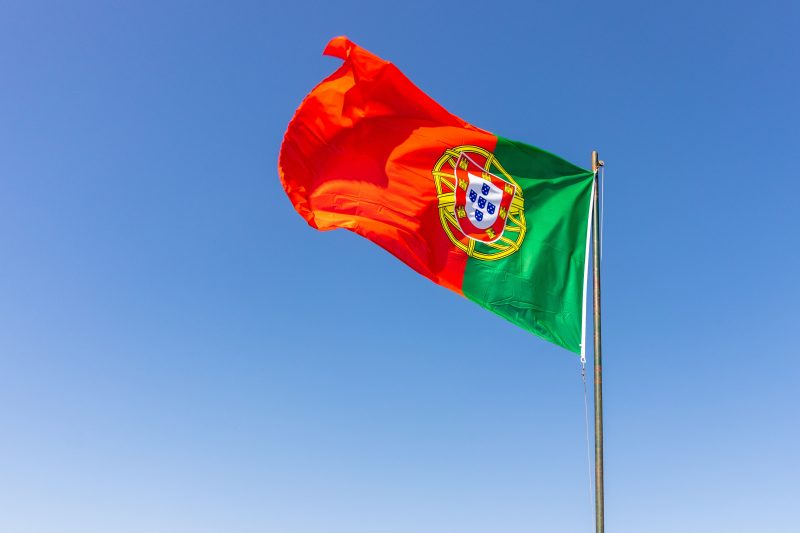 Bandeira de Portugal hasteada